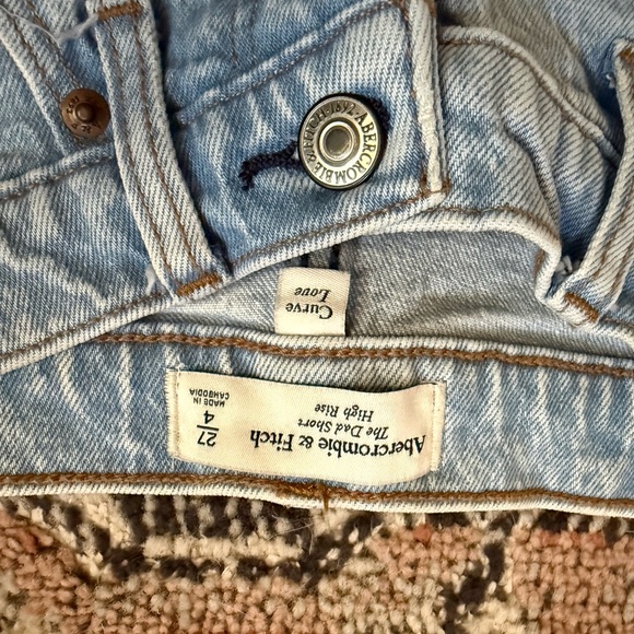Abercrombie & Fitch the Dad Short Curve Love High-Rise Denim Shorts - Picture 2 of 8